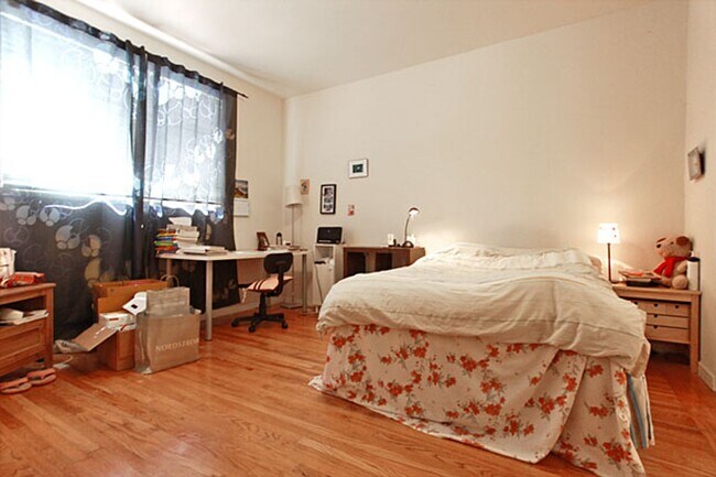 Building Photo - SHOWINGS: Thursday(12/14)5:30pm-6pm Large ...