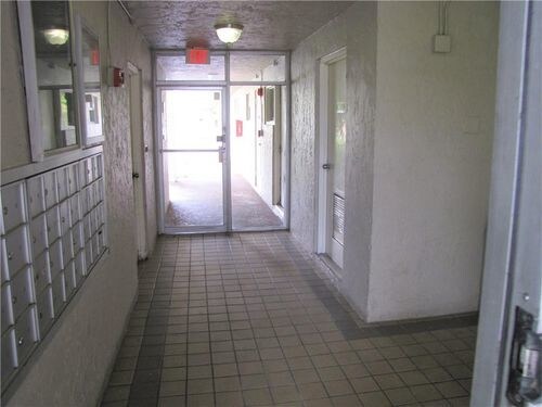 Foto del edificio - 1200 NW 87th Ave