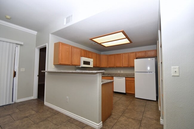 Building Photo - Dual Masters | 2Bedroom | 2Bathroom | 1151...