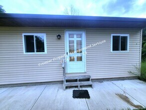 Building Photo - 129 Kennard Rd