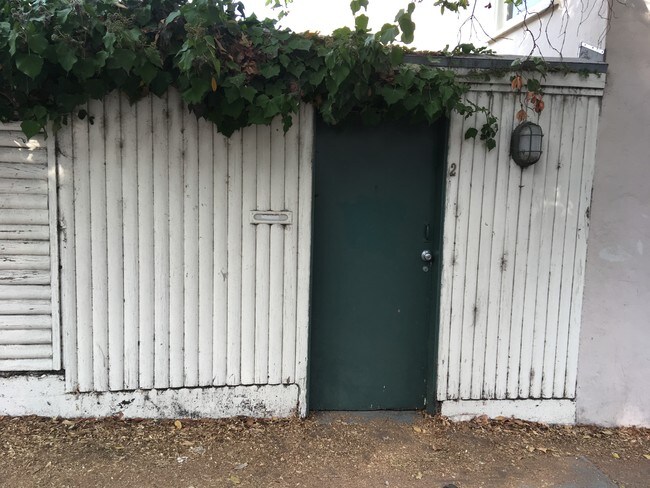 Enter on Madera - 2 Madera St