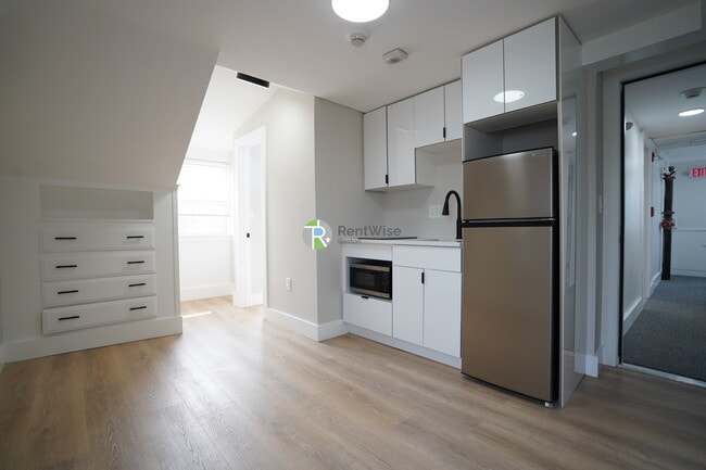 Building Photo - 142 Dorchester St