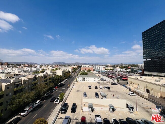 Foto del edificio - 3223 W 6th St