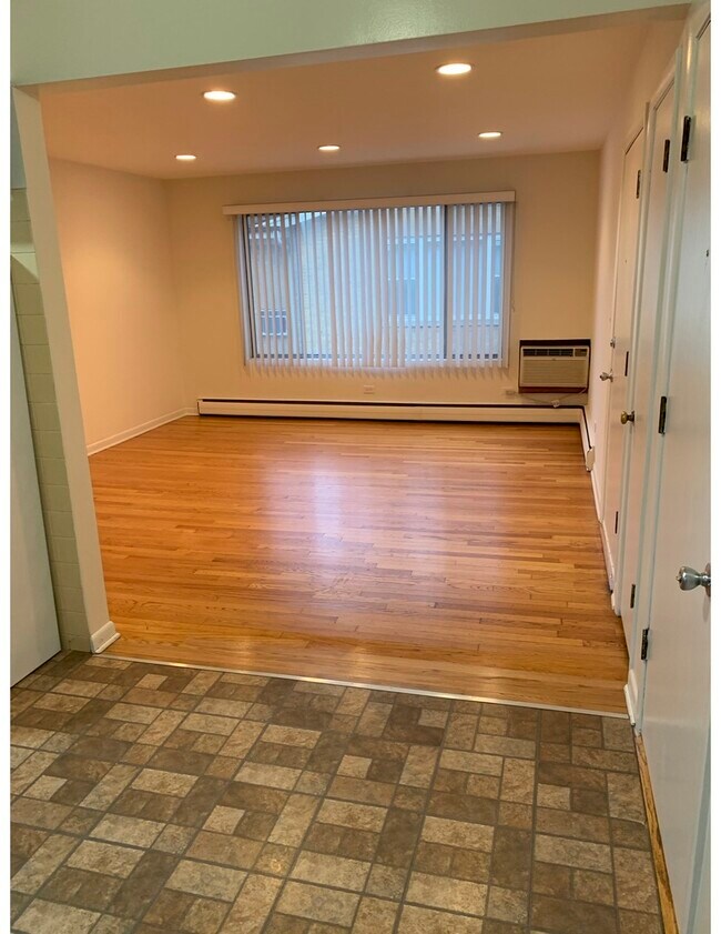 Building Photo - 6770 N Sauganash Ave