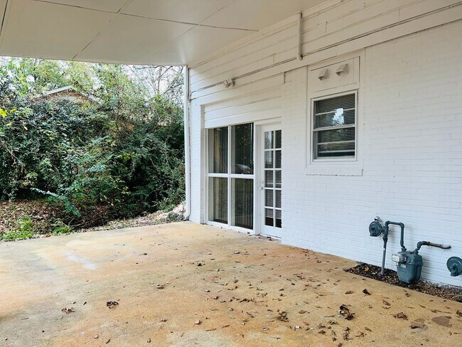 Building Photo - 613 N Greenwood St