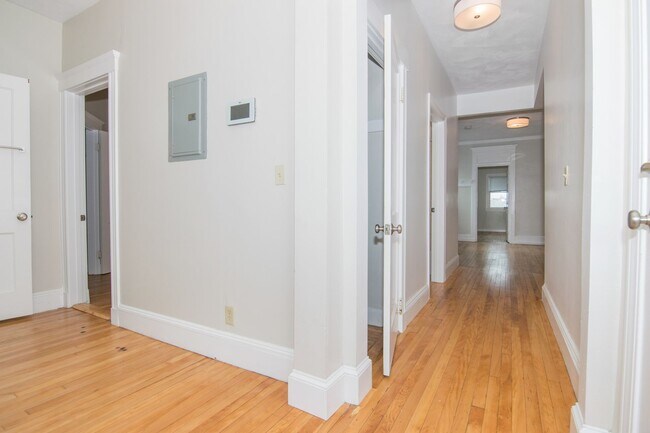 Building Photo - 9/1 No Fee! Renovated 4BR/2BA near Packard...