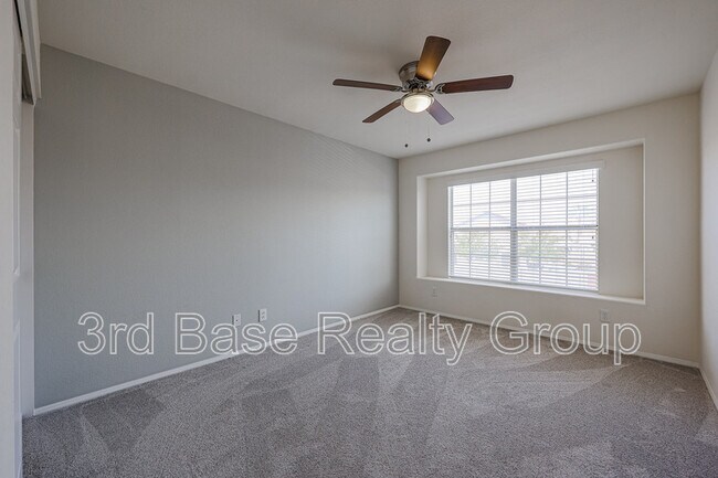 Building Photo - 11024 S Desert Lake Dr
