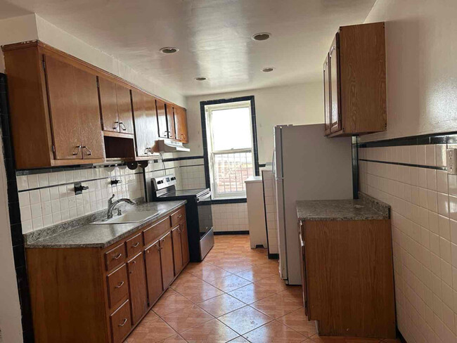 Building Photo - 462 Zerega Ave