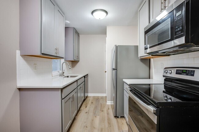 Foto del edificio - Updated Four Bed, 1 Bath!