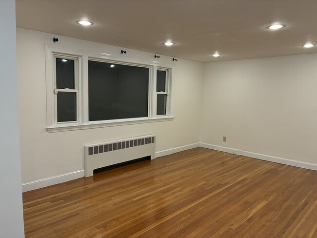 Building Photo - 49 Pheasant St