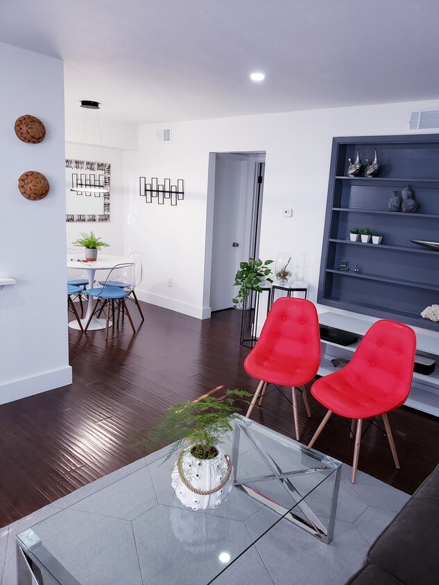 Foto principal - 12888 Montfort Dr