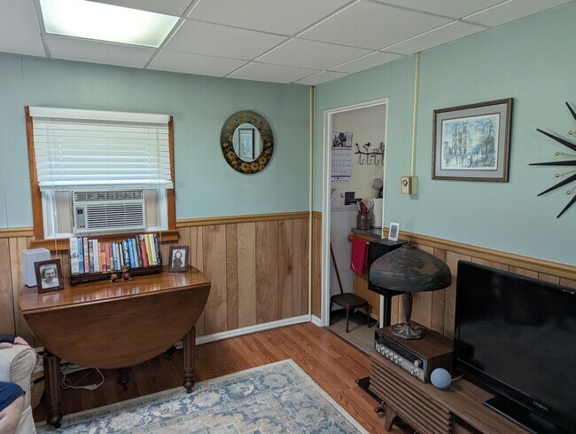 Sala de estar - 309 W Main St