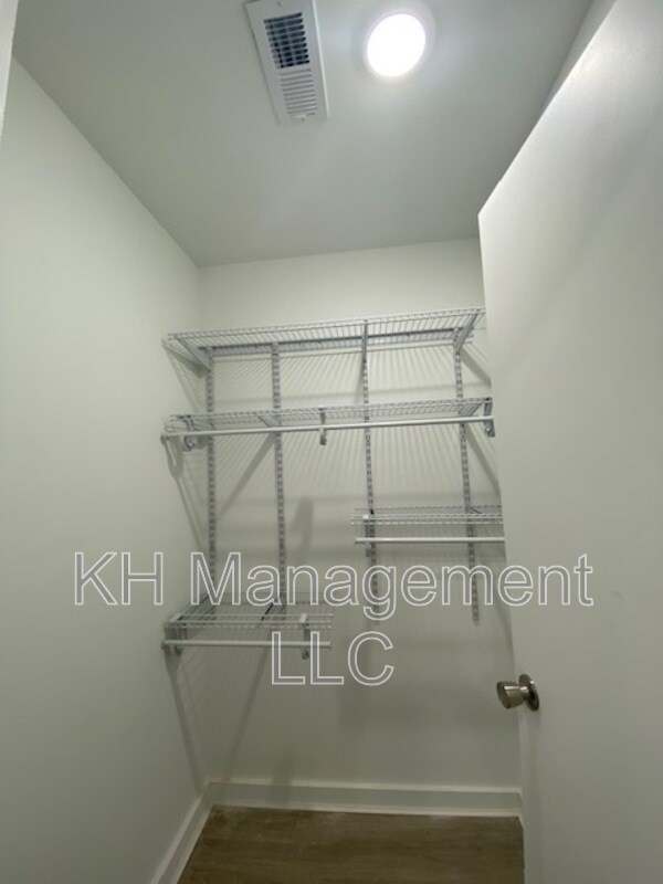 Building Photo - 3932-36 Mt Vernon St