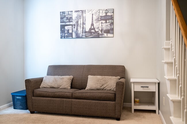 Foto del edificio - 5320 Starflower Dr