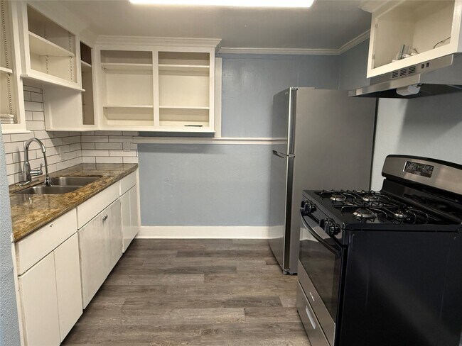 Building Photo - 2909 King St