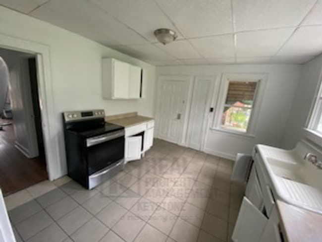 Building Photo - 734 5th Avenue
