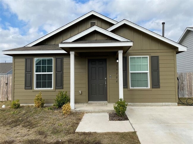 Building Photo - 13704 Knights Br Dr