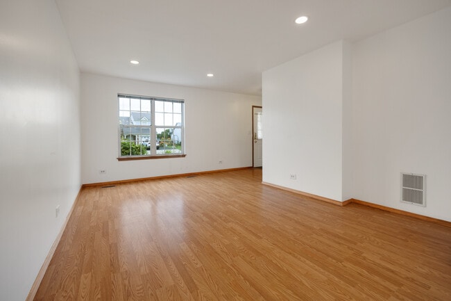 Building Photo - 1127 Ashbrook Dr