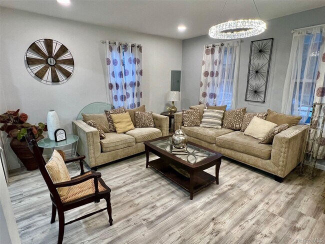 Foto del edificio - 126 W Main St