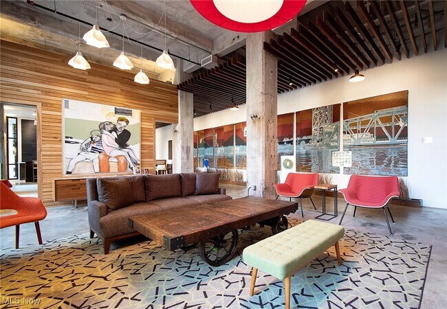 Building Photo - 725 Johnson Ct