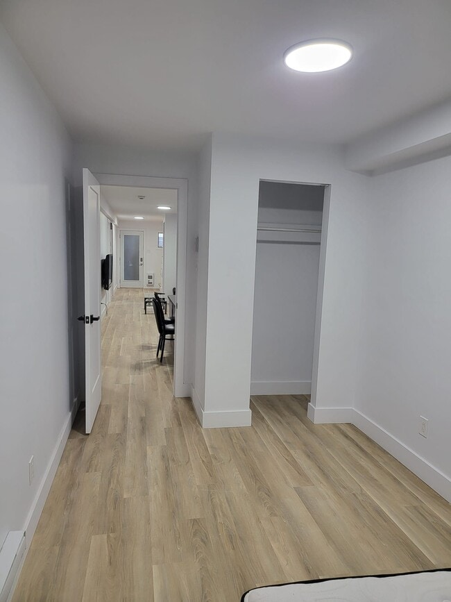 Building Photo - 5138 Av Papineau