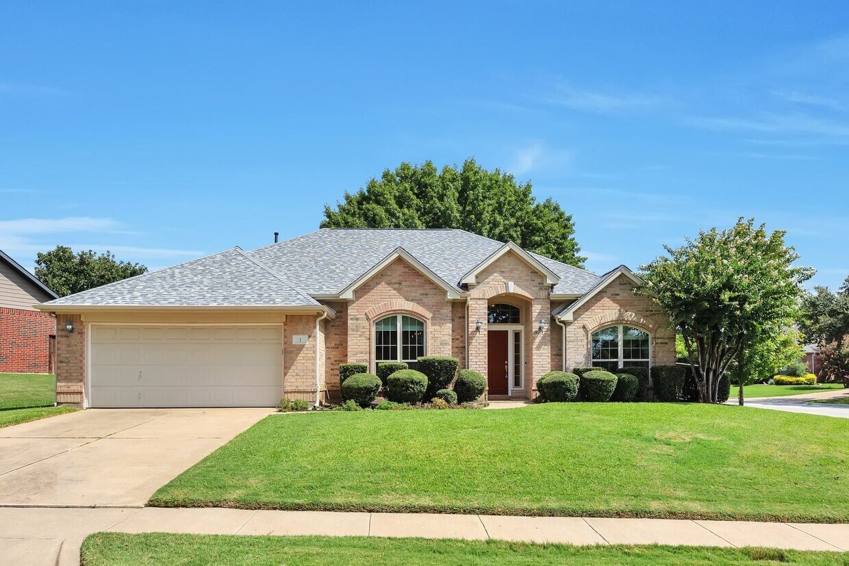 Foto principal - Beautifully maintained Mansfield ISD home ...