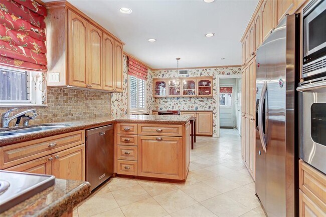 Building Photo - 1811 Briarmead Dr