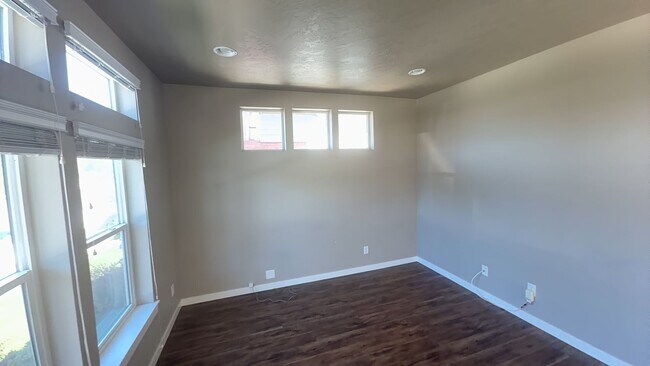 Foto del edificio - 2 Bedroom / 1 Bathroom in NE Bend