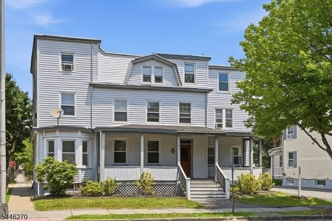 Building Photo - 98 Maple Ave