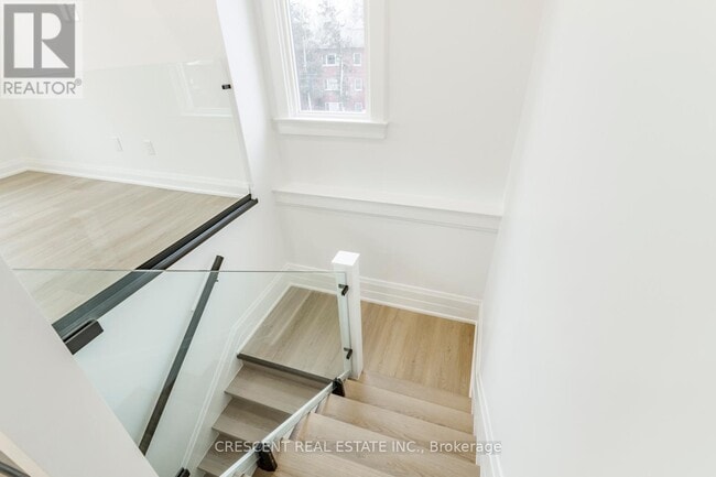 Building Photo - 180 Queens Dr