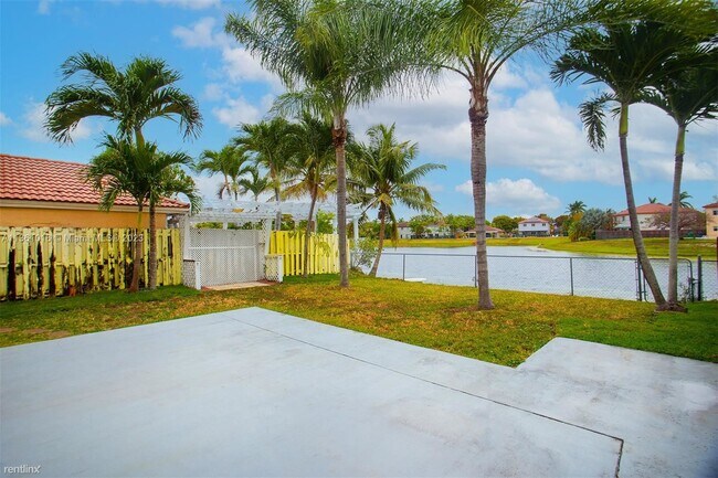 Building Photo - 4 br, 3 bath House - 8949 SW 214th St # 0
