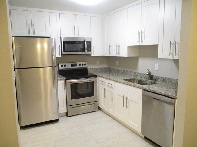 Foto del edificio - 580 Somerset Ln