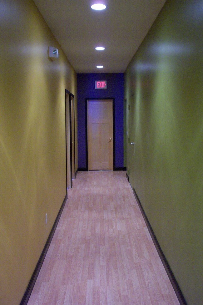 Building Photo - 414 N Main St