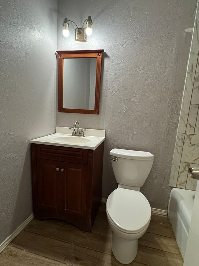 Building Photo - 314 SW 68th- $200 OFF AT MOVE IN!