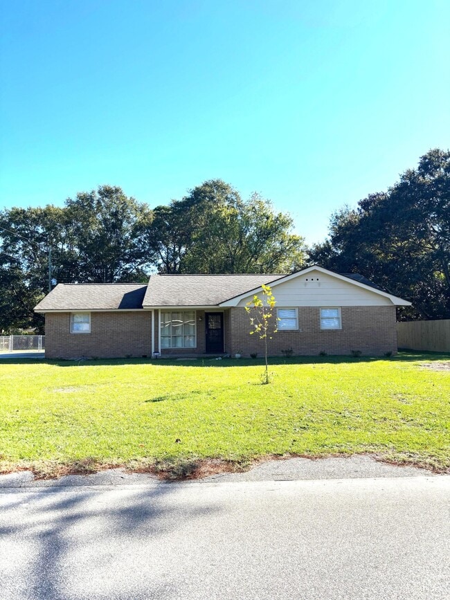 Building Photo - 855 Whatley St