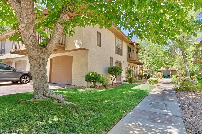 Building Photo - 3181 Pinehurst Dr