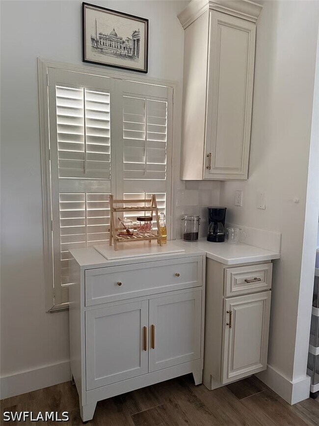 Building Photo - 6113 Lakefront Dr