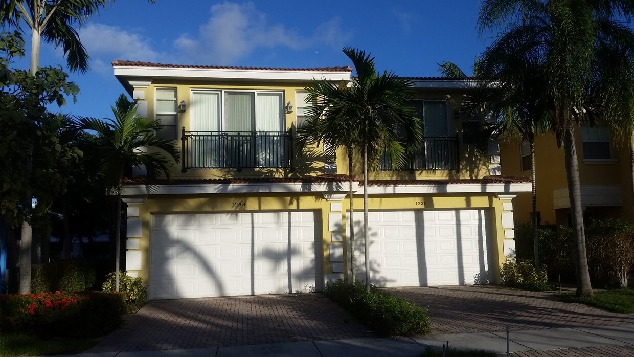 Foto del edificio - 1238 NE 14th Ave