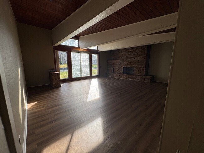 Foto del edificio - 159 Oak Dr