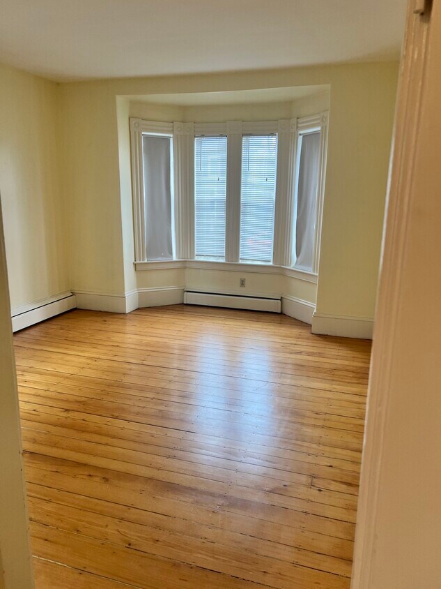Beautiful hw flooring with bow window - 96 Main St