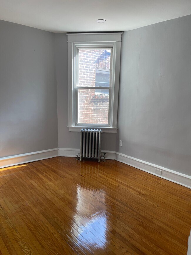 Foto del edificio - 2442 78th Ave