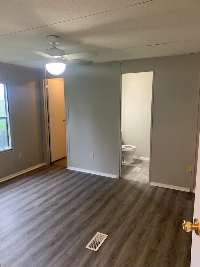 Primary bedroom with full bathroom - 275 Willis Ave