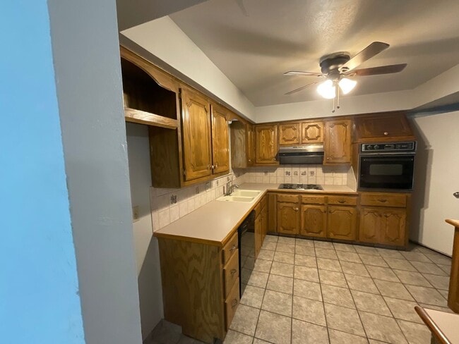 Building Photo - 312 S Avery Dr