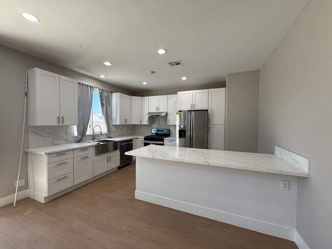 Foto del edificio - Lancaster Remodeled 3 bedroom - Available Now!