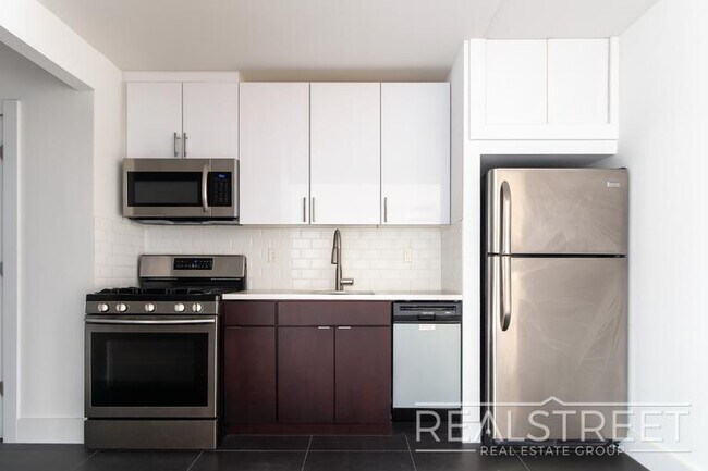 Building Photo - LUXURY 2 BED LOFT in Queens!