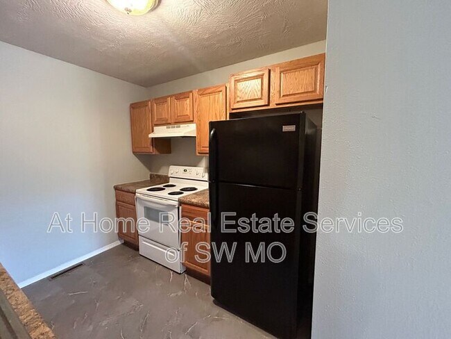 Foto del edificio - 427 Birchwood St