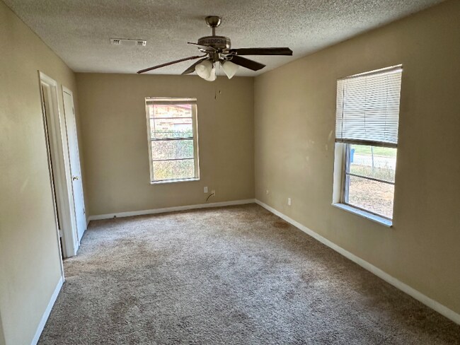 Foto del edificio - 413 N Water St