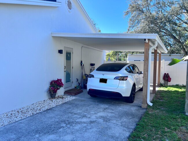 Foto del edificio - 4724 W Tambay Ave