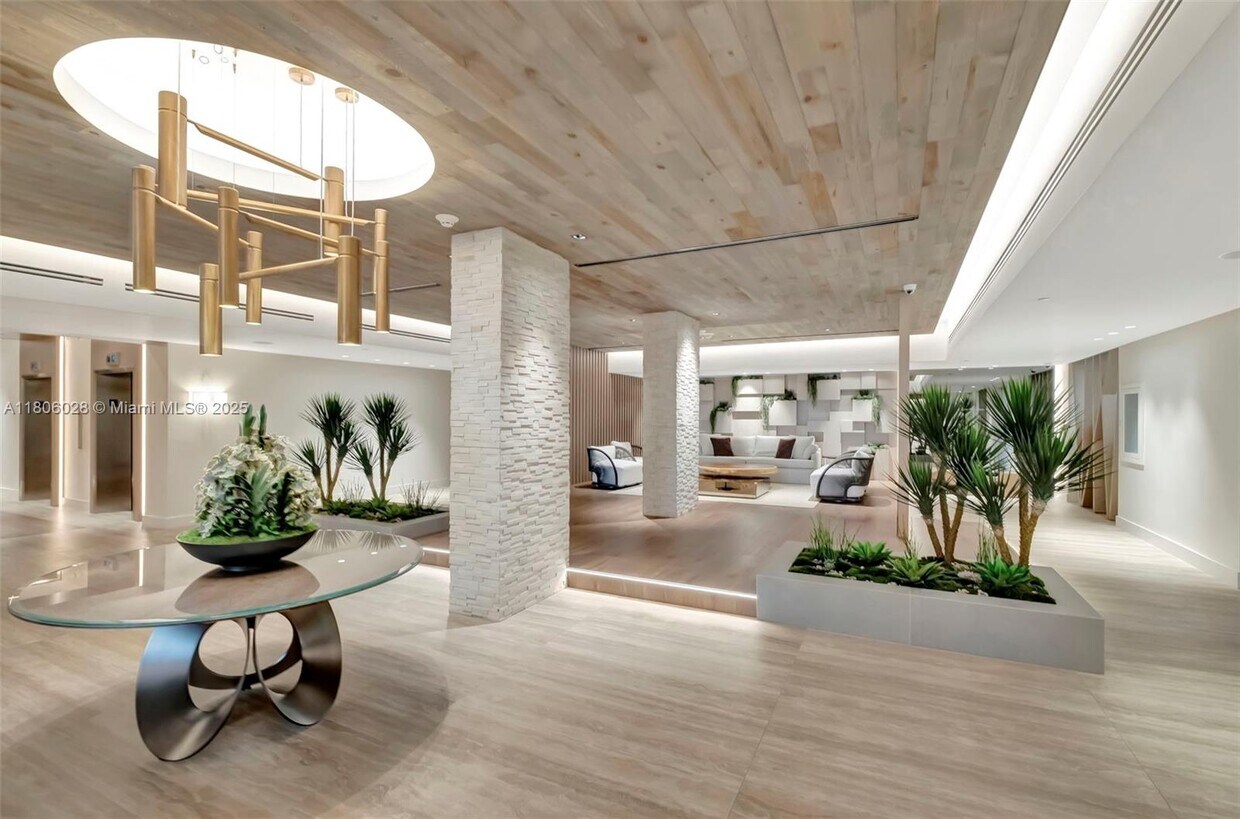 Foto principal - 2301 Collins Ave