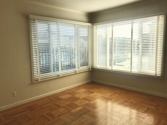 Foto del edificio - 69 Iris Ave